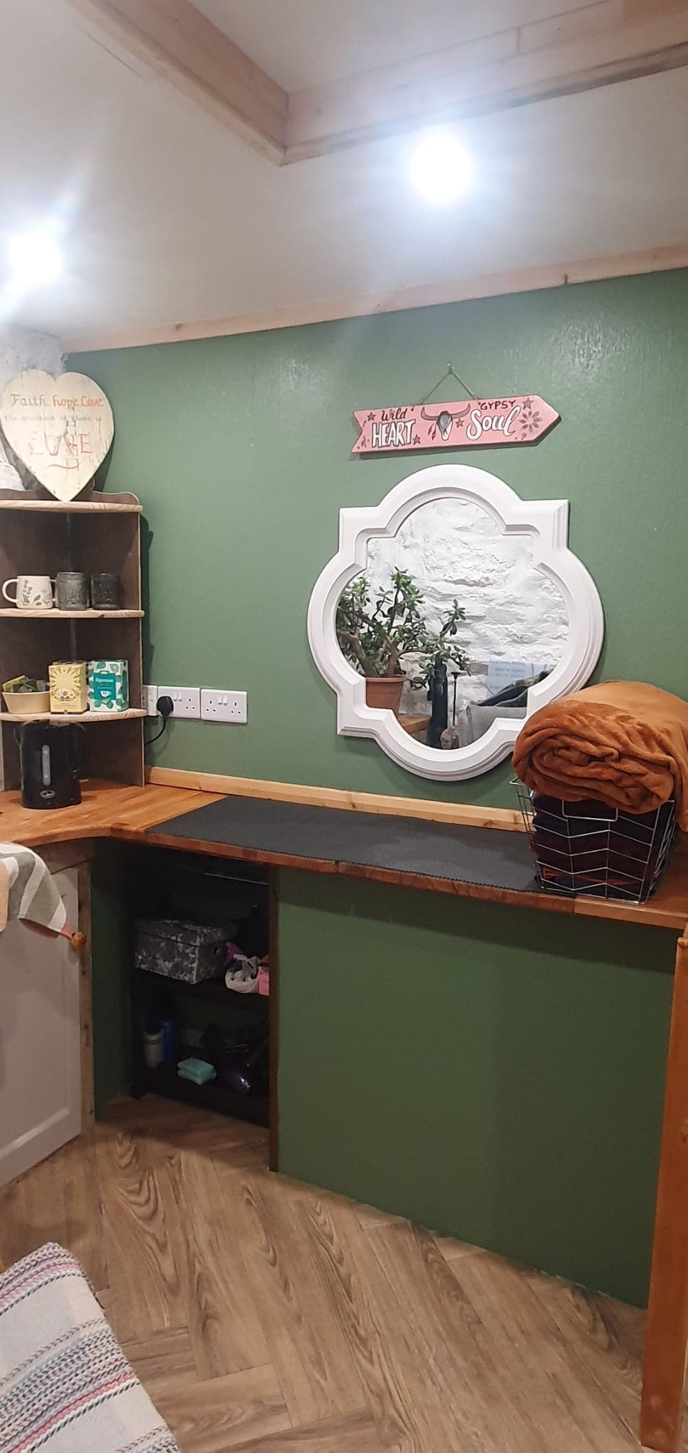 Calming details inside the R&R treatment room